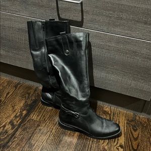 La Canadienne Womens Black Leather Waterproof Boots- Size 7 1/2. Like new